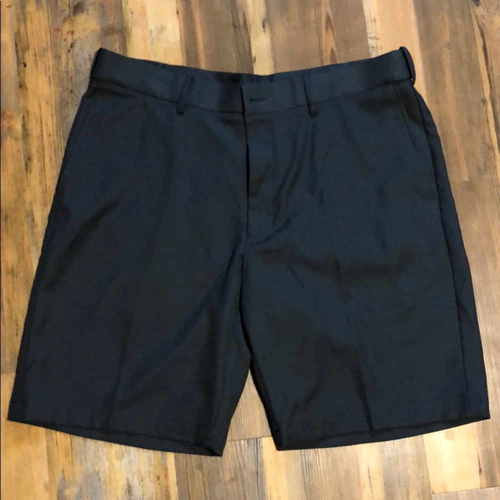 Men’s golf shorts